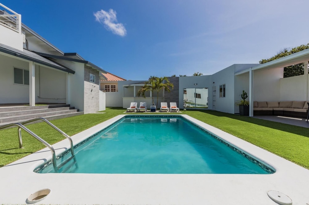 NEW Modern Stylish 6BR 6BA Villa Near Palmbeach