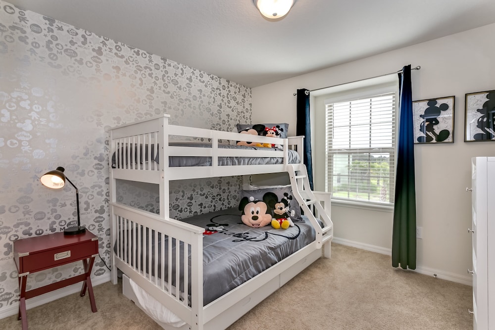 5brm Tiki Bar on Site & Restaurant - Image 4