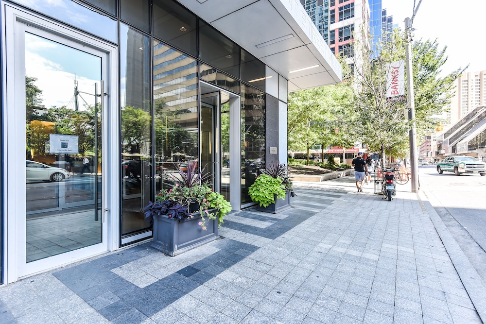 Front Street Luxury Condos - Image 1