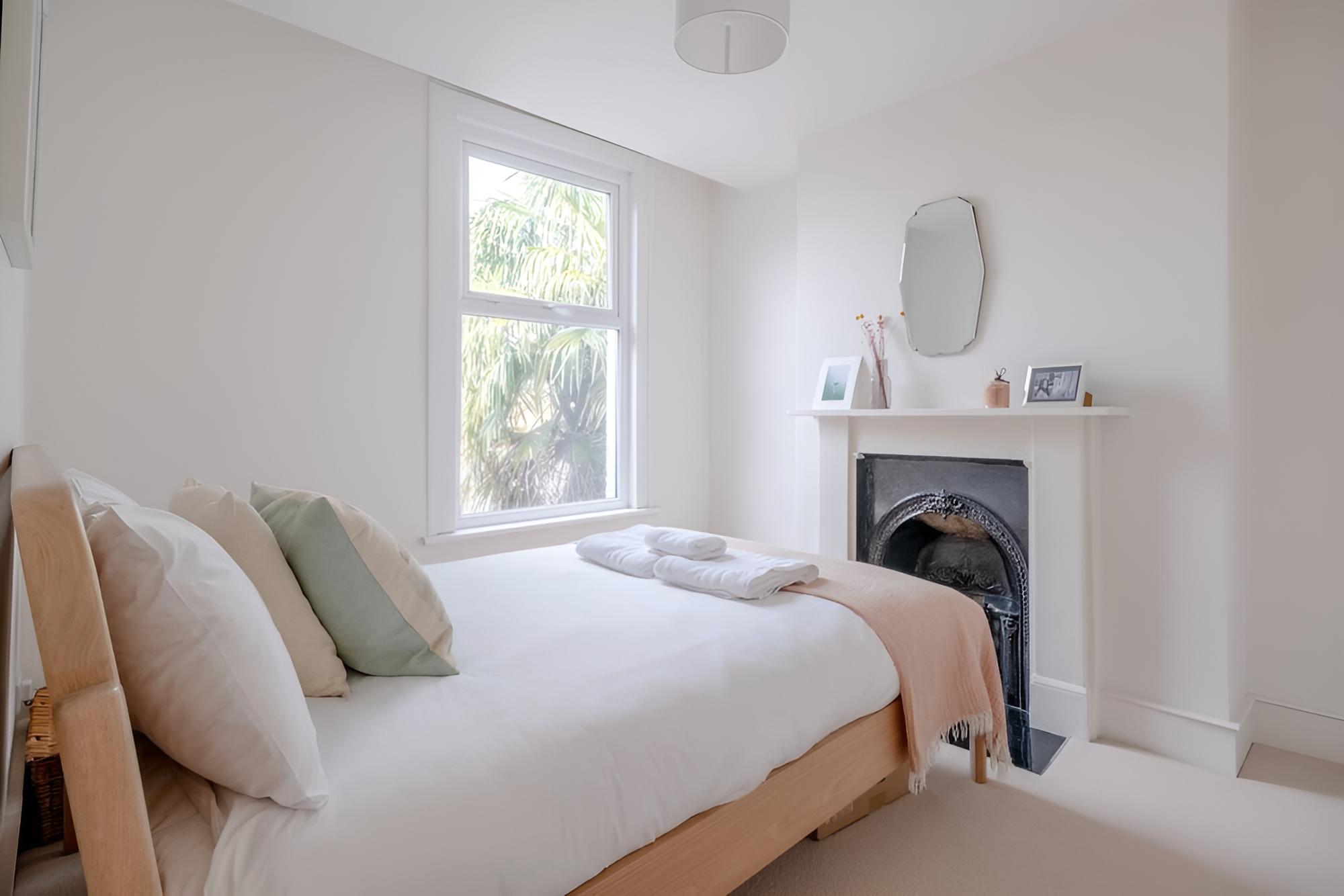 Beautiful Minimalistic 2BD House - Victoria Park