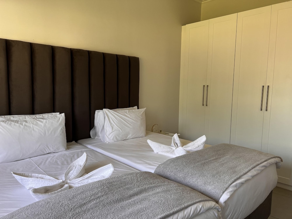 Victoria Falls Estate Villa - 2274