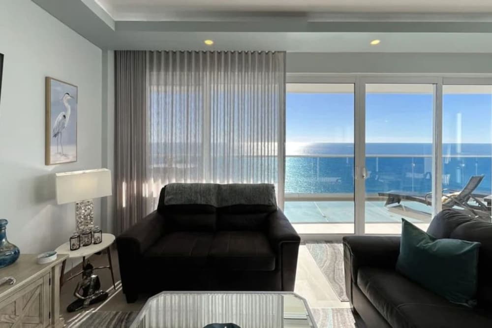 Beach Condo Kitchen Hot Tub