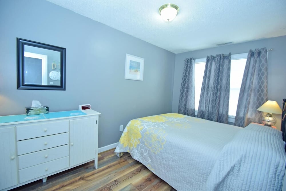 Four Winds 4 2 Bedroom Condo by RedAwning view 4