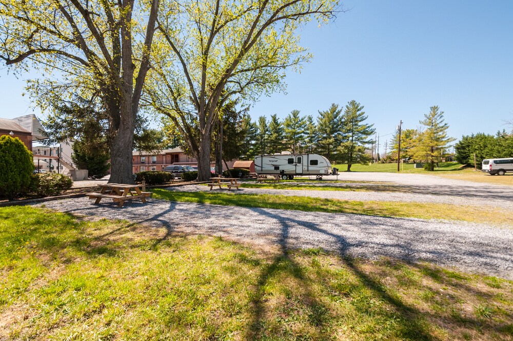 Rodeway Inn & Suites Charles Town