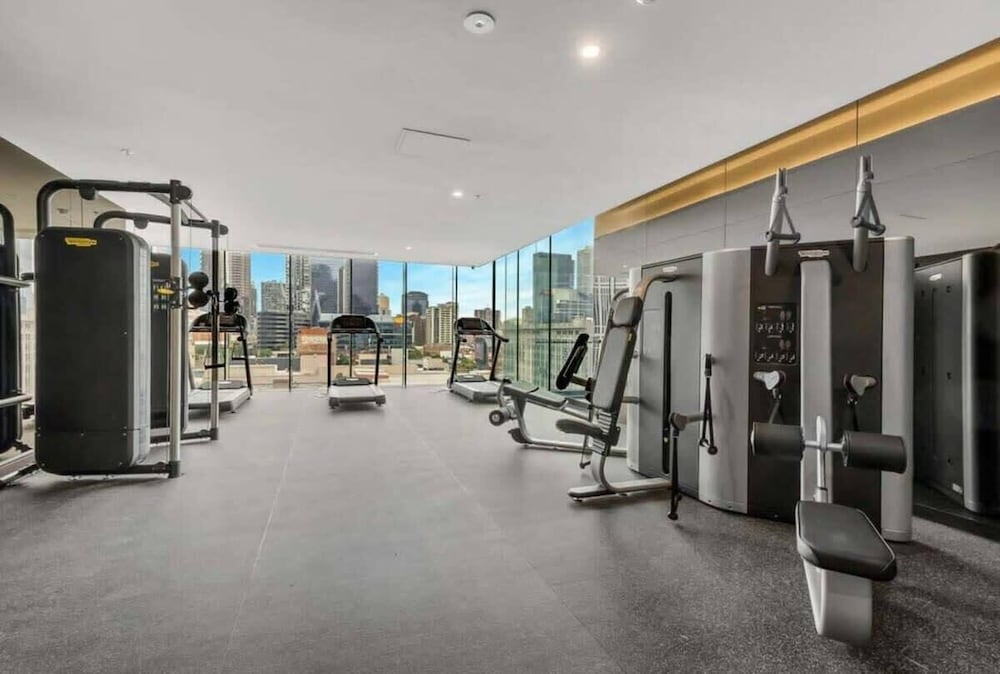 A Chic 2BR Apt Near Melbourne CBD w/ Free Parking