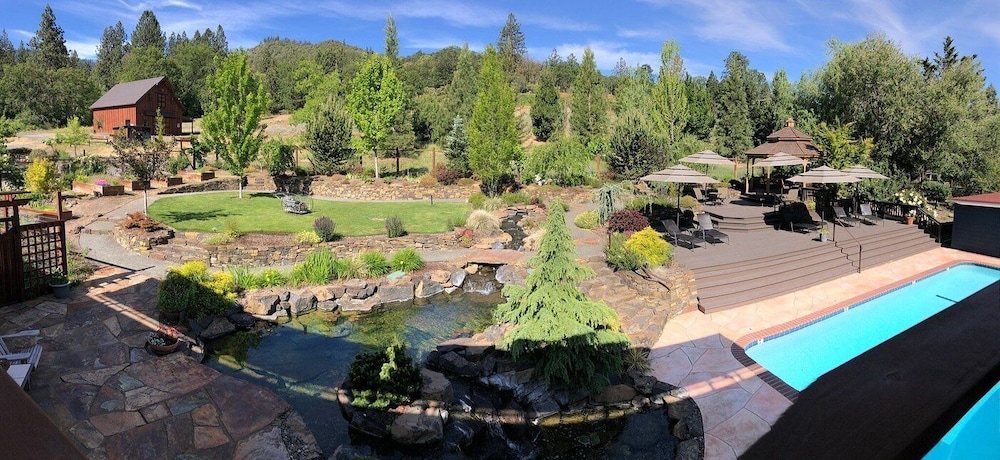 Ashland Vacations - Country Willows Inn and Estate - Property Image 7