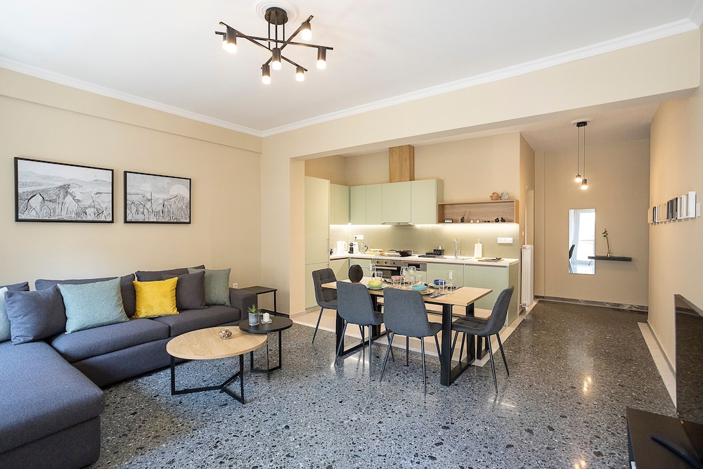 Spacious 2-bedroom Retreat in the Heart of Athens