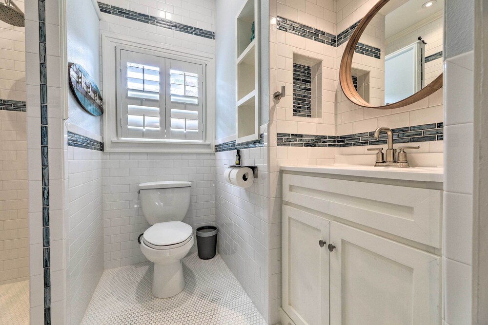 Historic Galveston Hideaway, Walk to the Beach!
