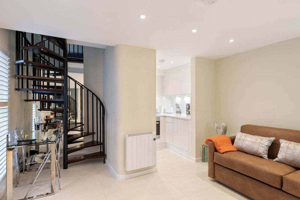 Bright 1 Bedroom House near Edgware Road