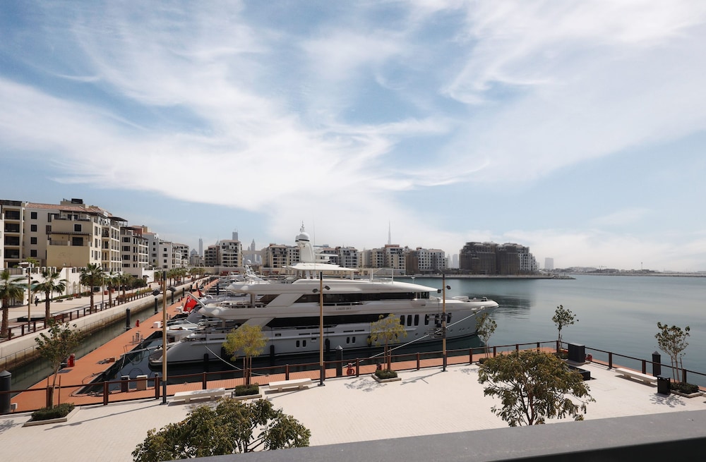 Elite LUX Holiday Homes - 1bhk Beachside Retreat at Port De La Mer Dubai