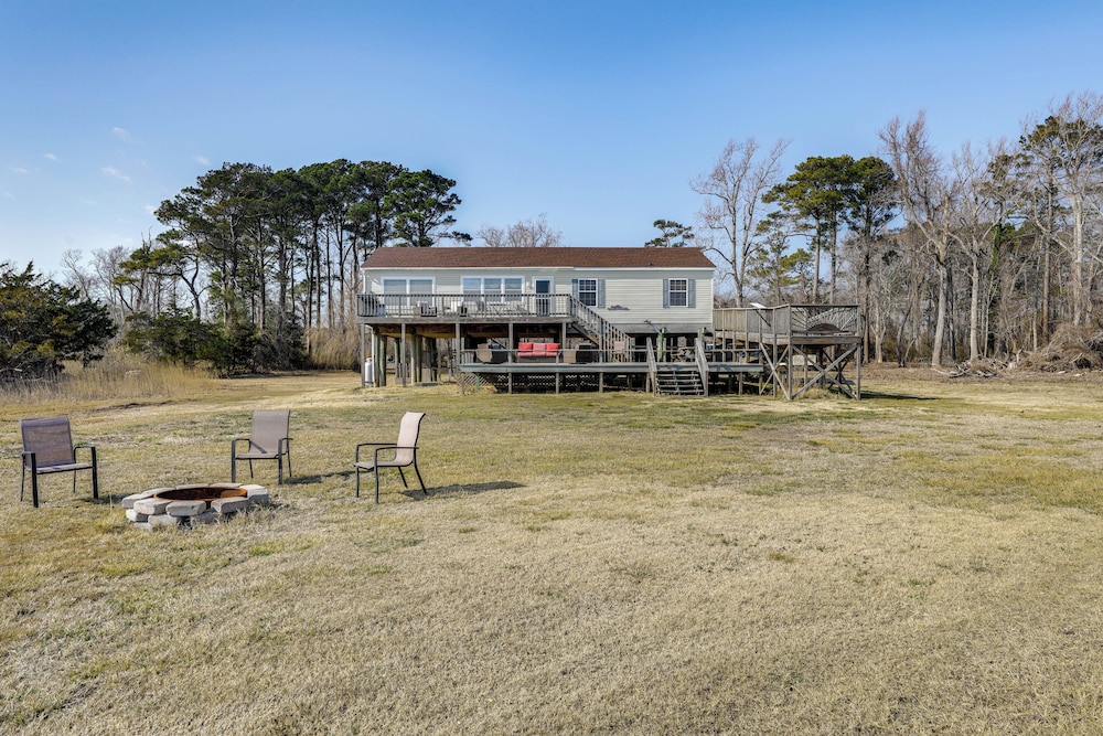 11 Mi to Chincoteague: Atlantic Home w/ Decks!