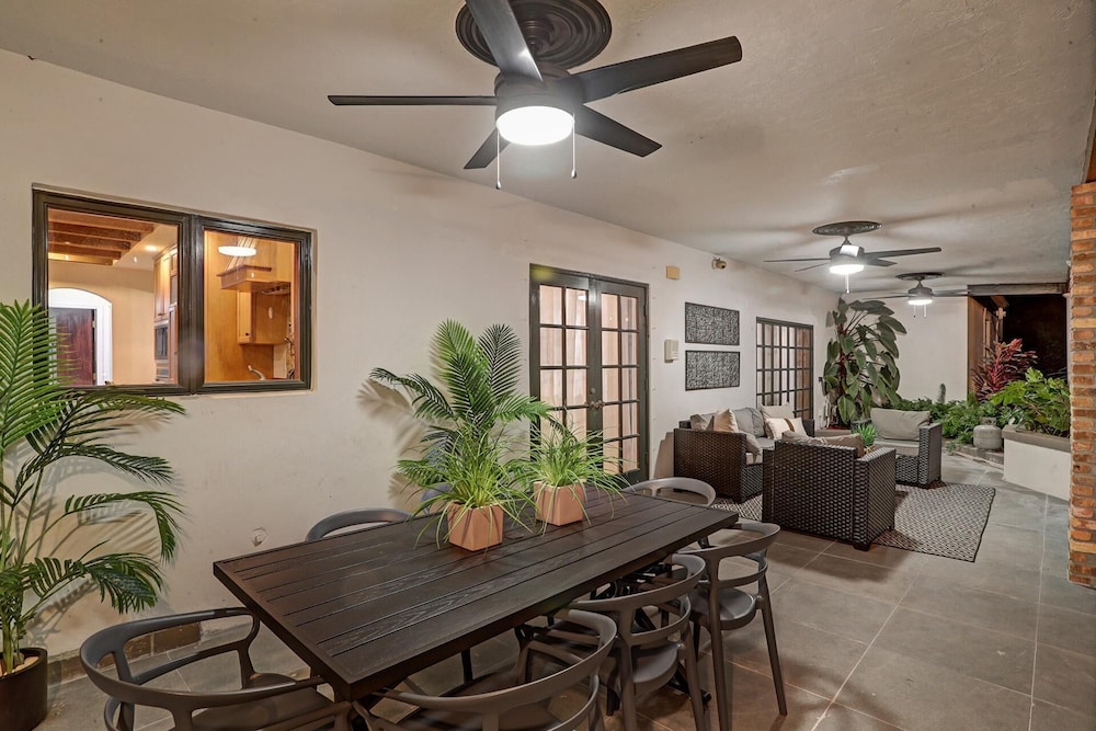8BR Gem With Pool, Lake View & Tons of Amenities! 5