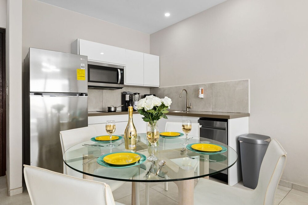 NEW Gold Coast Pools Restaurant Gym Tennis