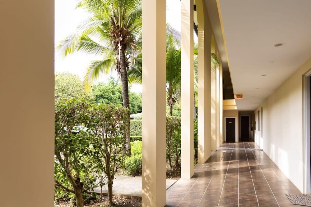3-Bedroom, 2-Bath Condo Overlooking Pool