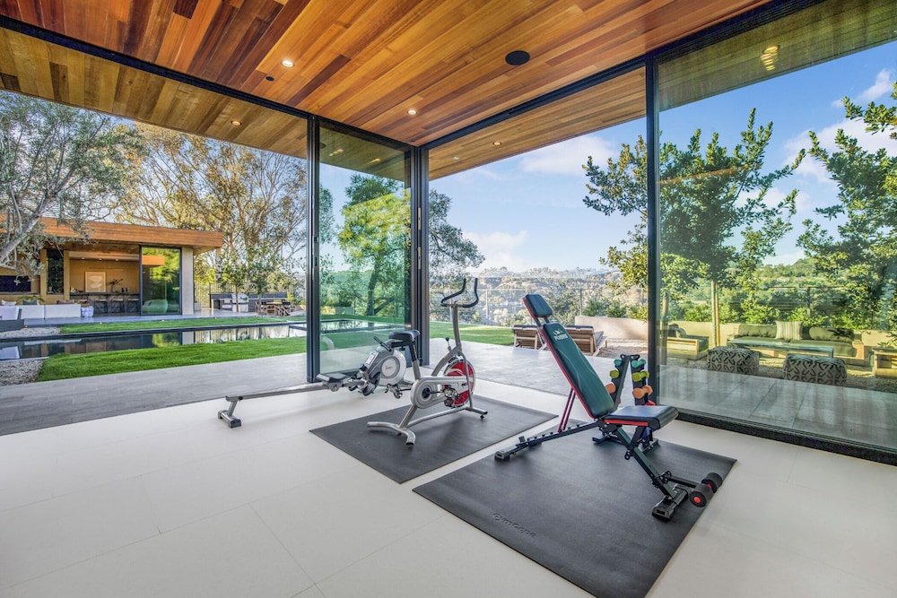 Oak Pass Manor: Indoor-outdoor Luxury With Pool, Sauna & Panoramic Views