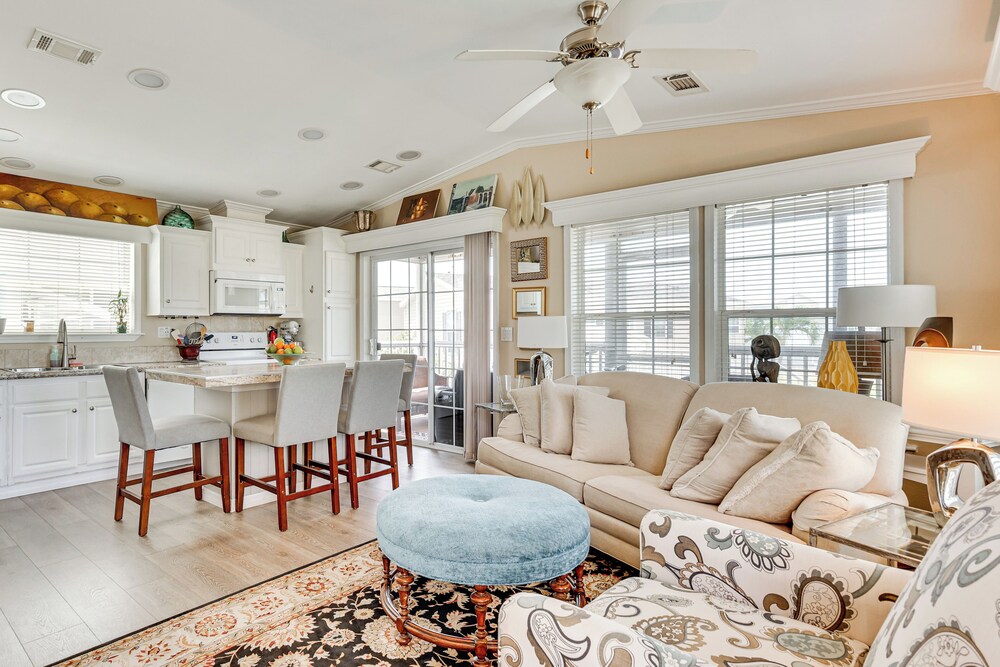 4 Mi to Fort Myers Beach: Home w/ Resort Perks!