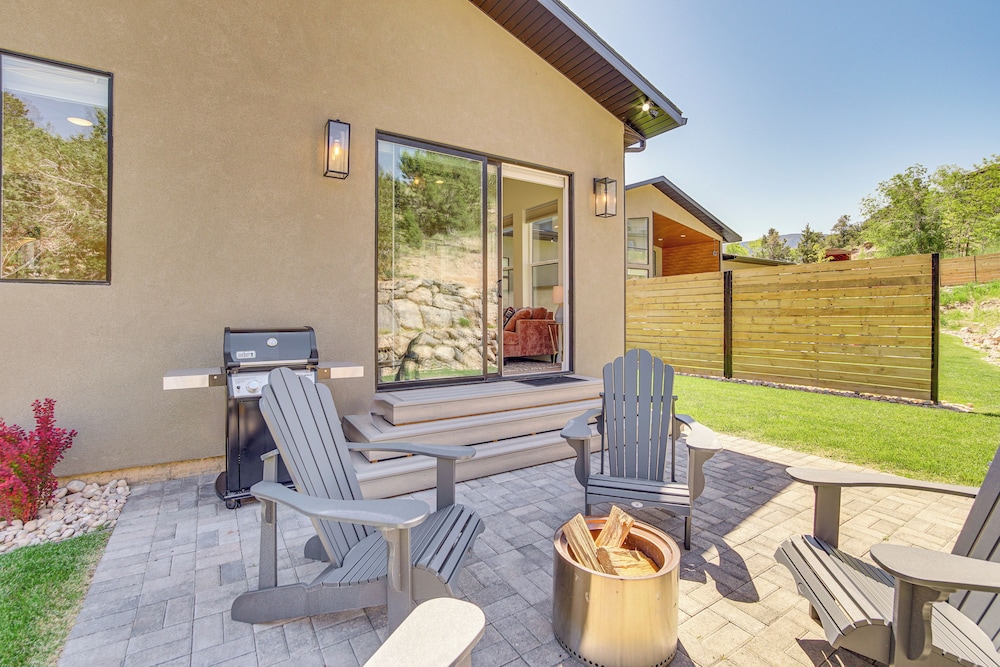 Walk to Southern Utah Campus: Home w/ Fire Pit