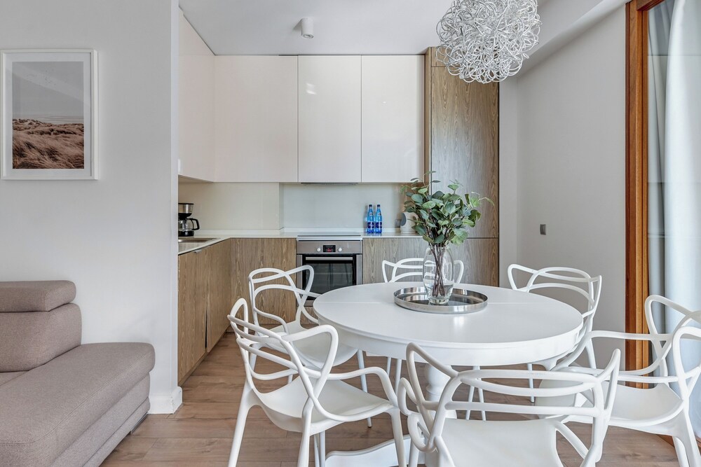 Aura - Riverside & Parking by Downtown Apartments