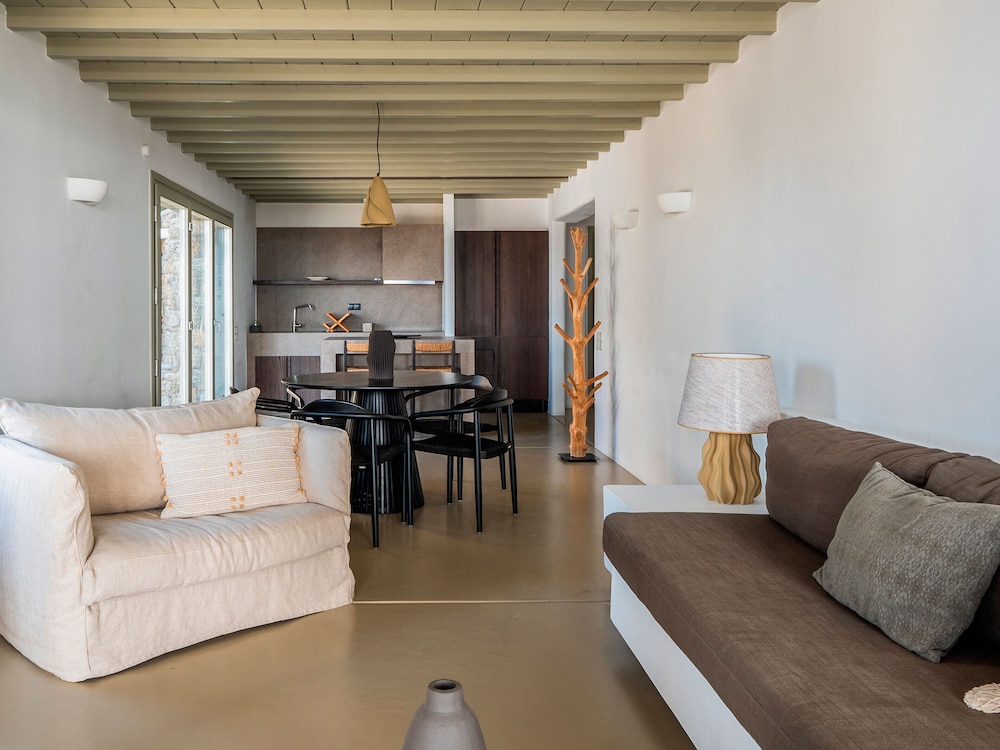Kounoupas Complex by Mykonos Rocks