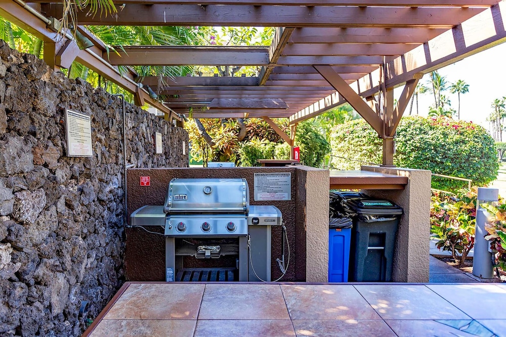 Kamaole Sands 2-204 - Dramatic Ocean and Courtyard Views, 1bd / 2ba, AC, Wi-fi