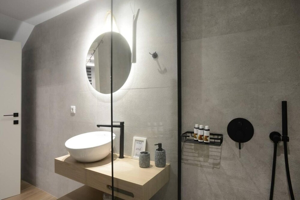 Damona 2BR Luxury Home With Garden view 3