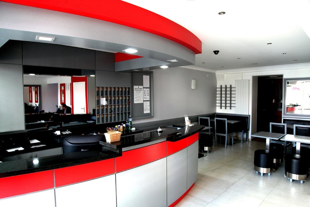 Levallois-Perret Vacations - Hotel Briand devient Hotel IPL - Property Image 1