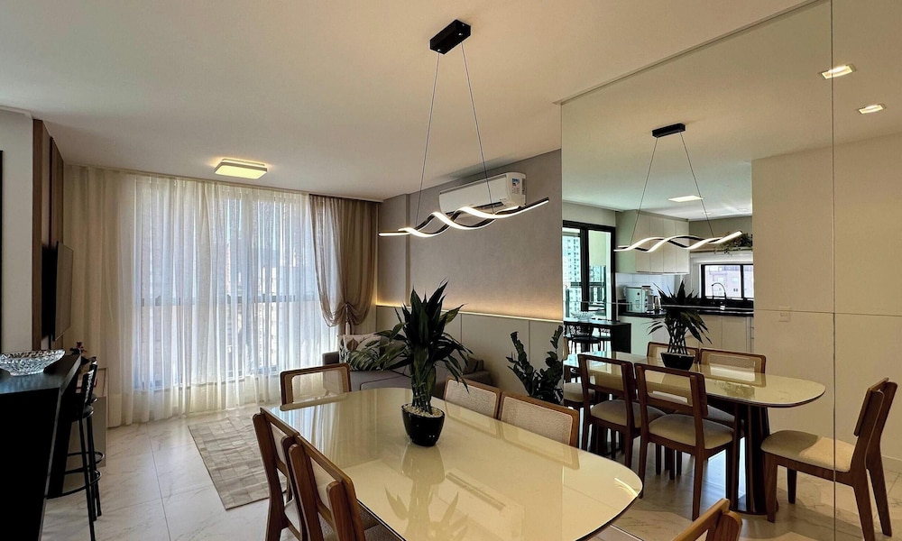 Apt w/ Gourmet Balcony 700m From the Beach Bon1101