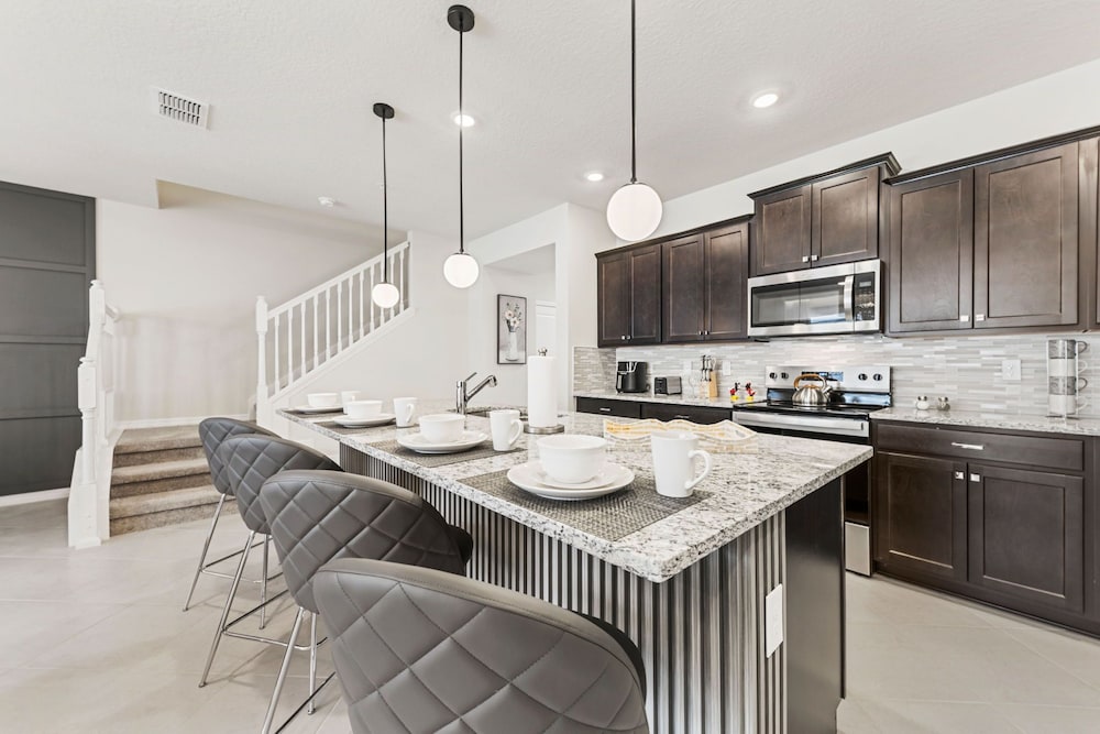 1287 Blue Paradise Way