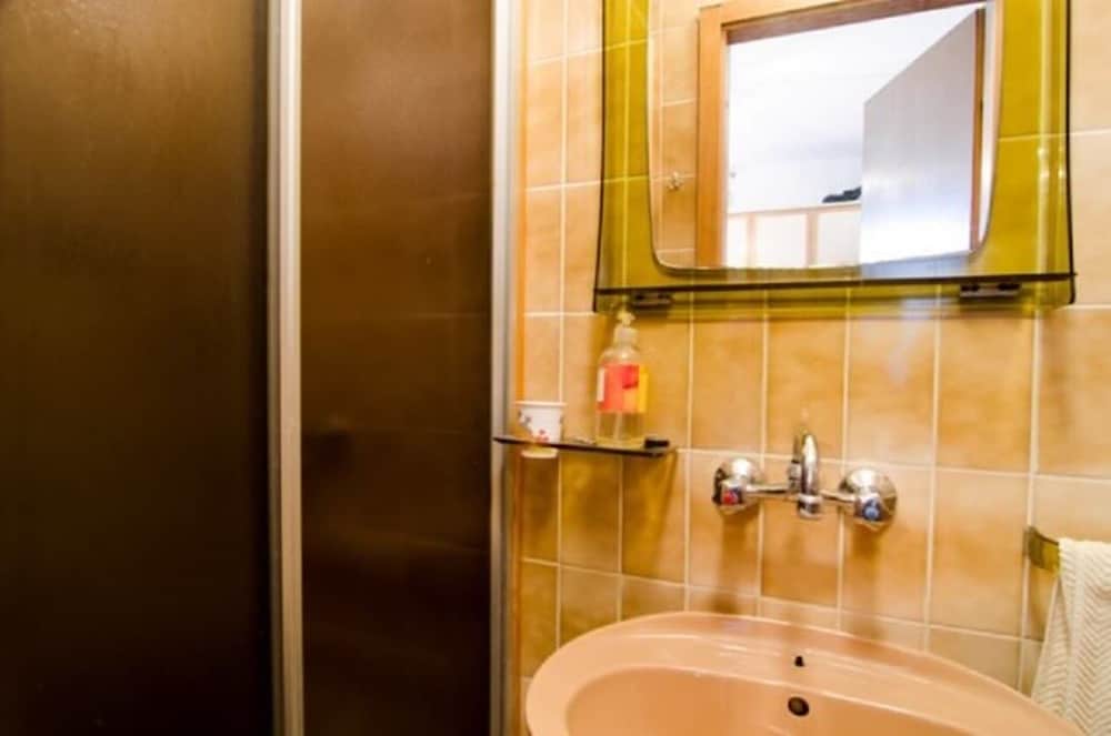 Apartmani MAK en Korcula — bathroom