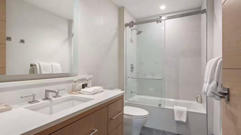 Contemporary 2 Bedroom Luxury Ski In, Ski Out Residence in Snowmass Base Village