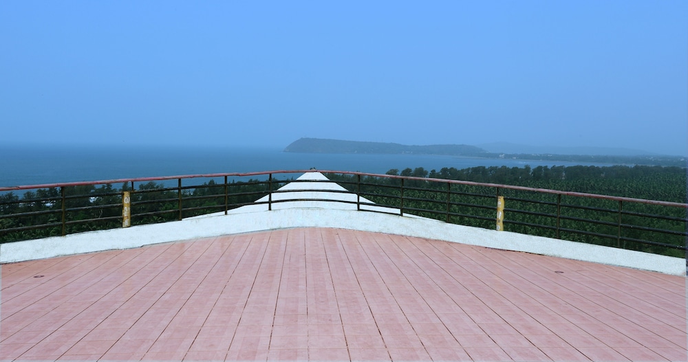Kohinoor Samudra Beach Resort