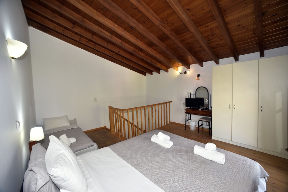 Olive Press Hotel & Apartments