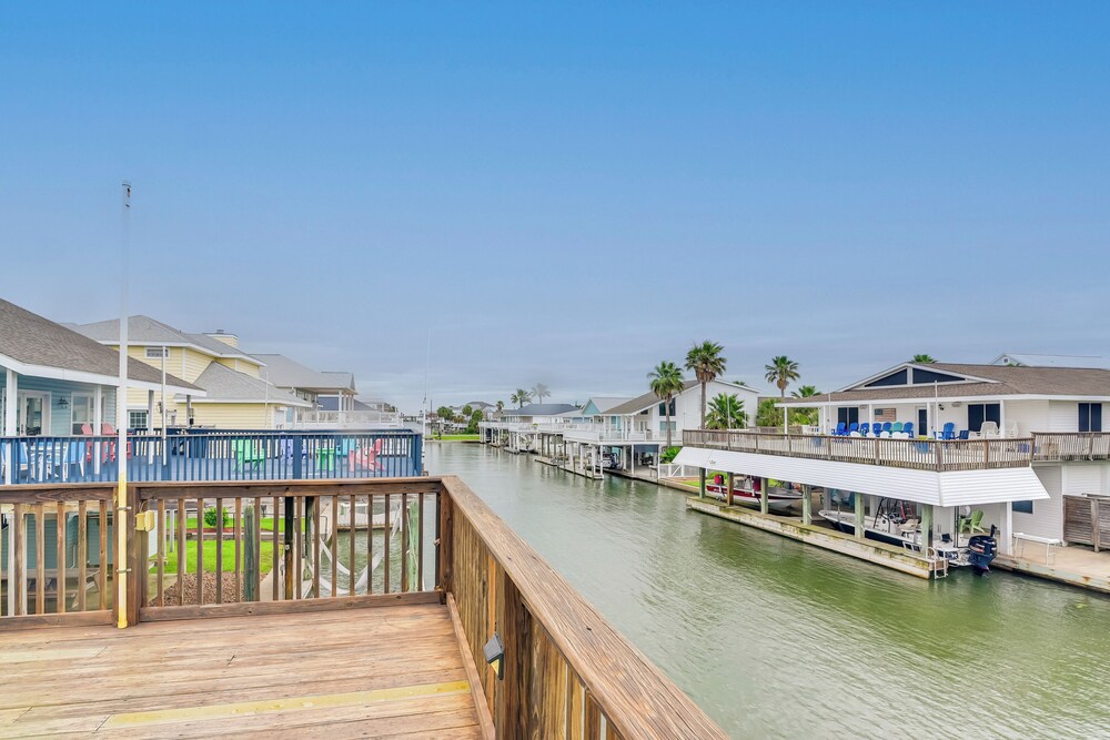 Private Dock & Kayaks: 'reel Fun in Sea Isle'