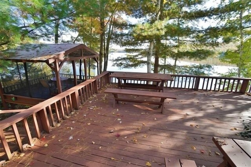 282 Papineau Lake 3 Bedroom Cottage