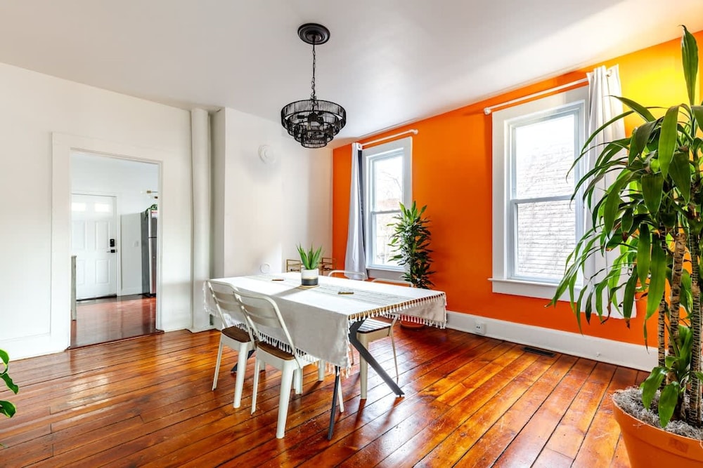 Prime Location Top Rated Clean Parking Free