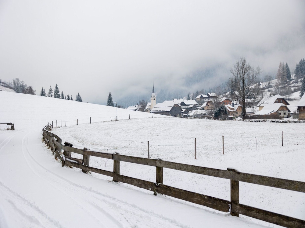 Apartment in Muhr Near Ski Areas