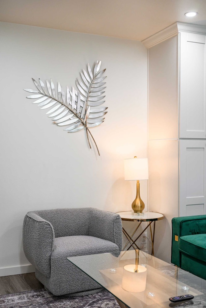 Clean Cozy Apartment Near LA Top Attractions 5