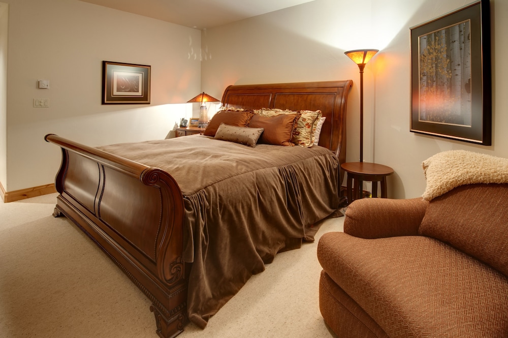 WestWall Lodge - Property Image 9