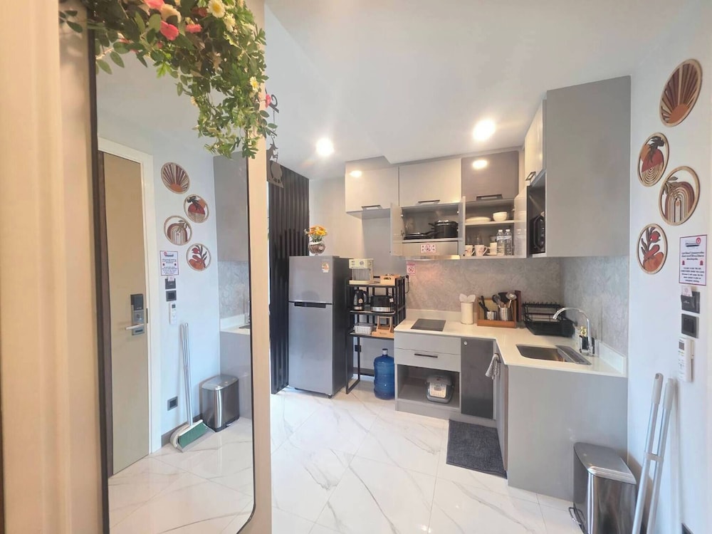 Room-a305 - 1 Bdr Condo With Sea View, A