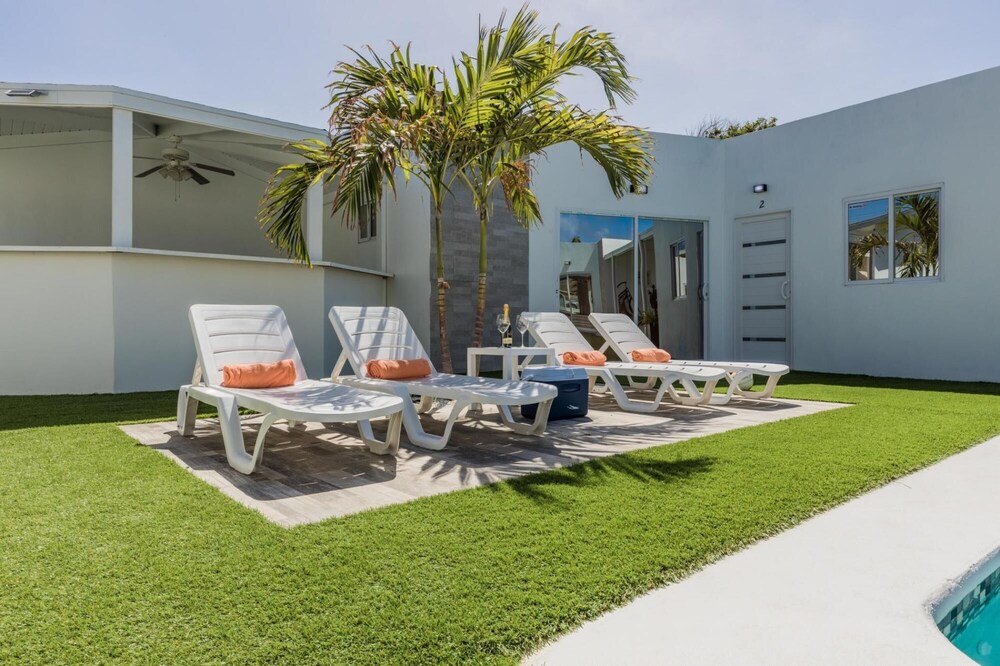 NEW Modern Stylish 6BR 6BA Villa Near Palmbeach