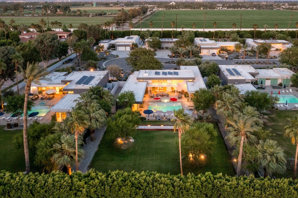Polo Villa 7 by Avantstay Features Entertainer s Backyard Game Room 260316 5 Bedrooms