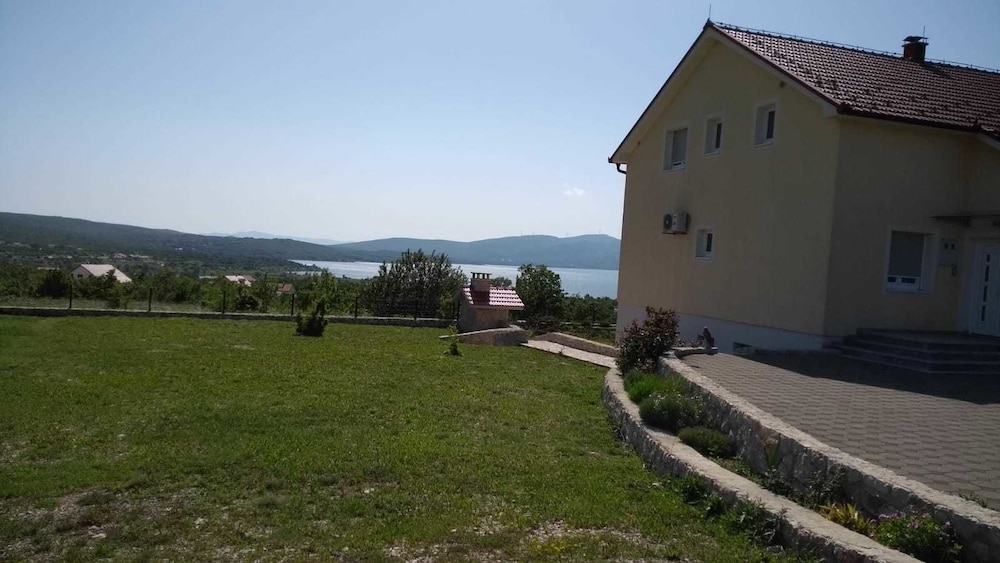 Blue Lake Luxury Accommodation