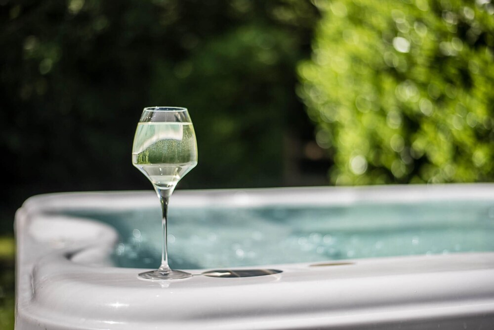 Maple Lodge With Hot Tub Kingfishers view 3