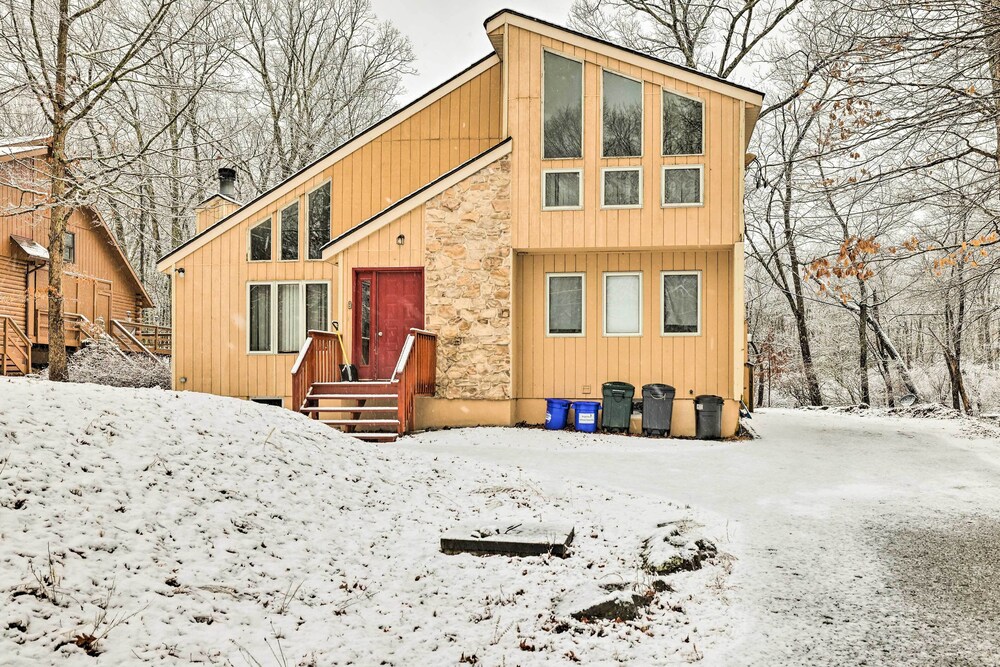 Hot Tub + Deck: Pet-friendly Poconos Getaway! view 5