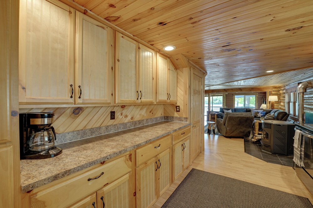 Diamond Lake Waterfront Cabin w/ Deck  Dock! - Property Image 5