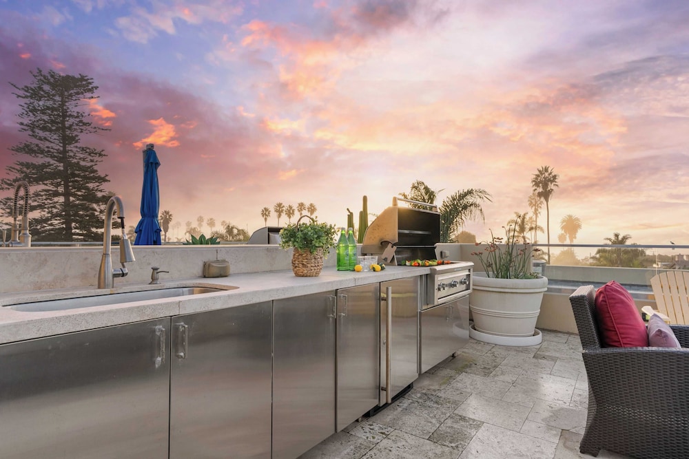 Windansea by Avantstay Private Rooftop Patio, 2 Blocks to Beach & Town