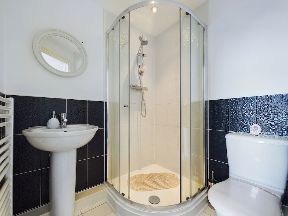 Riverfront Staffordshire Retreat