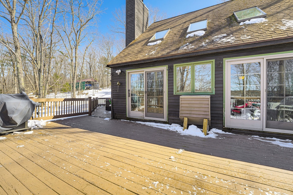 Waterfront Home w/ Boat Dock & Sunroom in Gardiner
