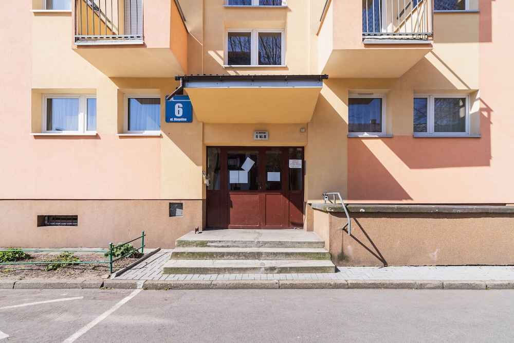 Apartment Obopolna Krakow by Renters view 4