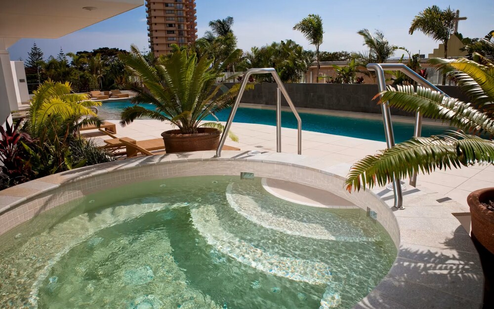 Elston Apartments - Q Stay